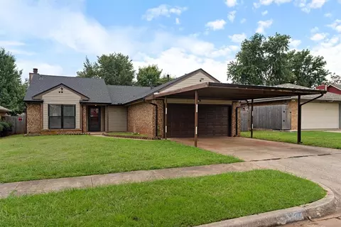 2224 NE 8th St, Moore, OK 73160