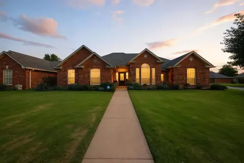 508 N Caddell Way, Mustang, OK 73064