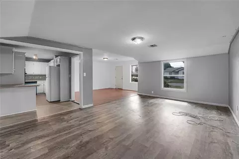 Living - 1217 E Cherry St, Altus, OK 73521 photo 4 of 4
