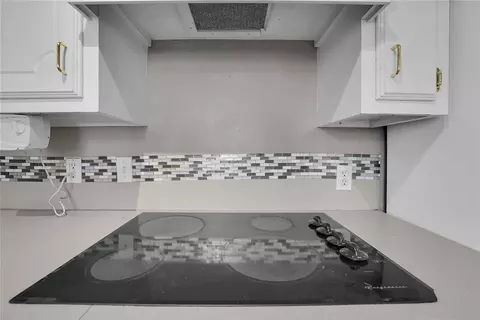 Kitchen - 1217 E Cherry St, Altus, OK 73521 photo 2 of 3