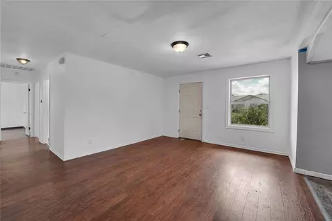 Living - 1217 E Cherry St, Altus, OK 73521 photo 2 of 4