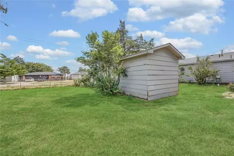Exterior - 1217 E Cherry St, Altus, OK 73521 photo 7 of 7