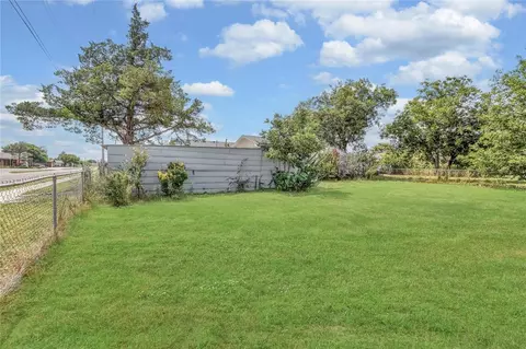 Exterior - 1217 E Cherry St, Altus, OK 73521 photo 4 of 7