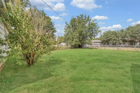 Exterior - 1217 E Cherry St, Altus, OK 73521 photo 2 of 7