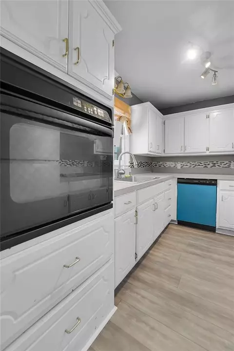 Kitchen - 1217 E Cherry St, Altus, OK 73521 photo 1 of 3