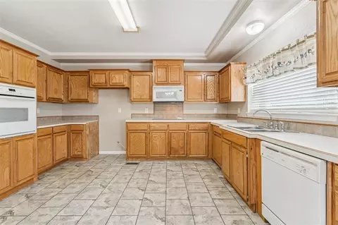 Kitchen - 618 W Ryland Rd, Crescent, OK 73028 photo 1 of 5