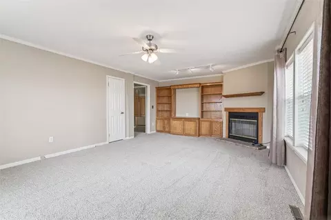 Living - 618 W Ryland Rd, Crescent, OK 73028 photo 11 of 12