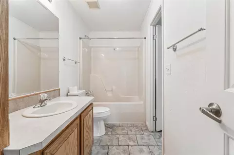 Bath - 618 W Ryland Rd, Crescent, OK 73028 photo 4 of 4