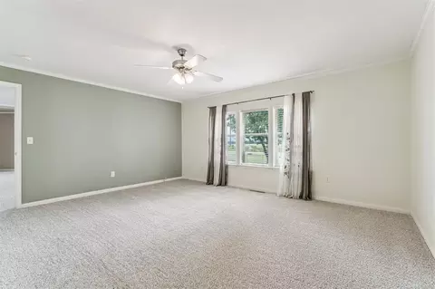 Living - 618 W Ryland Rd, Crescent, OK 73028 photo 9 of 12