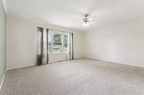 Living - 618 W Ryland Rd, Crescent, OK 73028 photo 10 of 12
