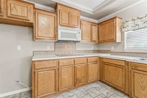 Kitchen - 618 W Ryland Rd, Crescent, OK 73028 photo 2 of 5