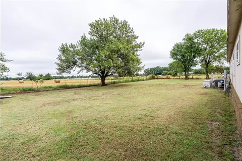 Exterior - 618 W Ryland Rd, Crescent, OK 73028 photo 7 of 8