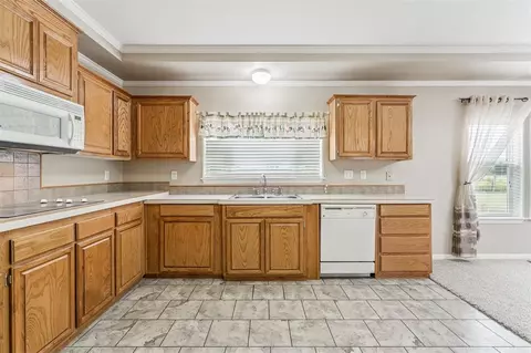 Kitchen - 618 W Ryland Rd, Crescent, OK 73028 photo 4 of 5