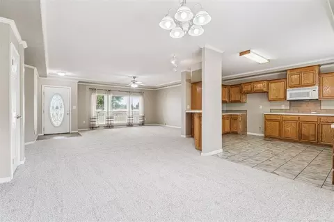 Living - 618 W Ryland Rd, Crescent, OK 73028 photo 7 of 12