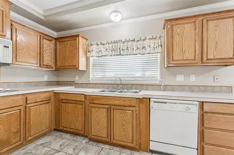 Kitchen - 618 W Ryland Rd, Crescent, OK 73028 photo 3 of 5