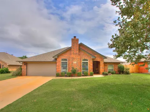 511 Flanders Dr, Chickasha, OK 73018