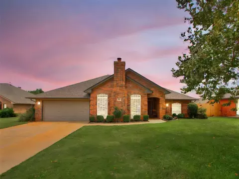 511 Flanders Dr, Chickasha, OK 73018