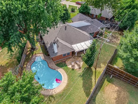 18520 English Oak Ln, Edmond, OK 73012