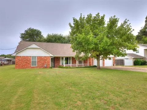 Exterior - 3911 N Glade Ave, Bethany, OK 73008 photo 4 of 8
