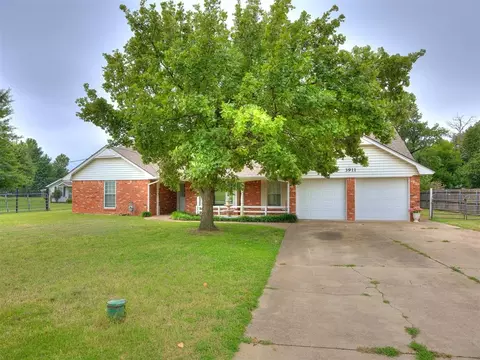 Exterior - 3911 N Glade Ave, Bethany, OK 73008 photo 3 of 8