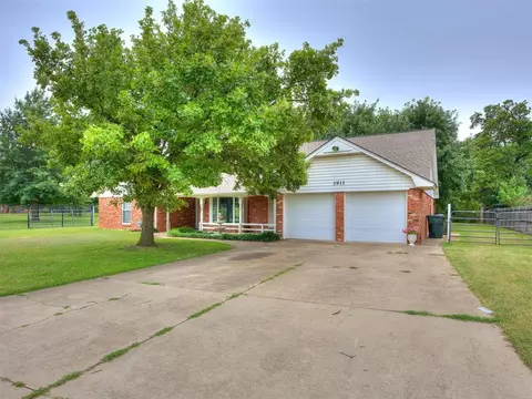 Exterior - 3911 N Glade Ave, Bethany, OK 73008 photo 2 of 8
