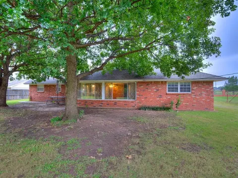 Exterior - 3911 N Glade Ave, Bethany, OK 73008 photo 8 of 8