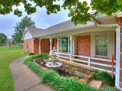 Exterior - 3911 N Glade Ave, Bethany, OK 73008 photo 5 of 8