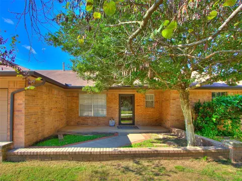 1163 Robin Hood Ln, Norman, OK 73072