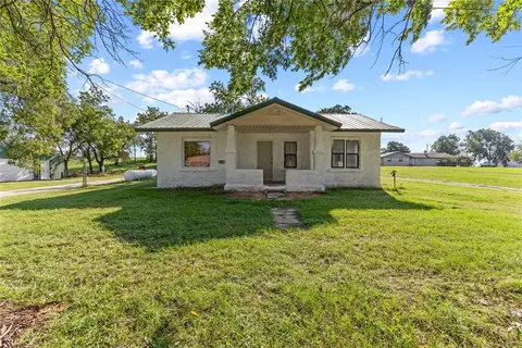 120 S Ken Miller Ave, Longdale, OK 73755