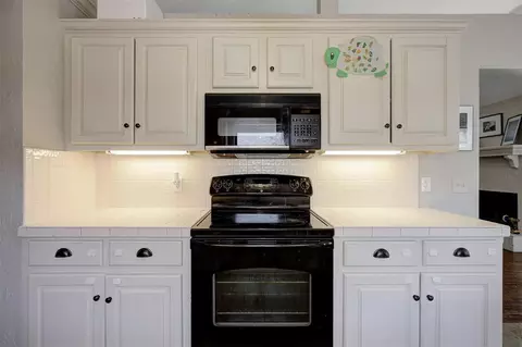 Kitchen - 418 Edwards Dr, Norman, OK 73072 photo 4 of 4