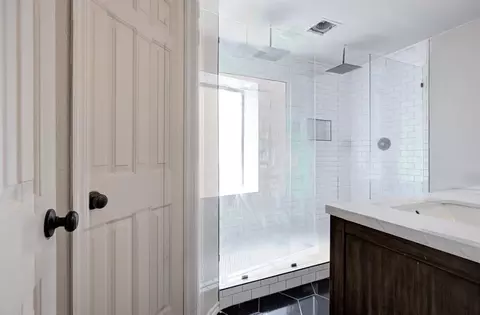 Bath - 418 Edwards Dr, Norman, OK 73072 photo 1 of 5