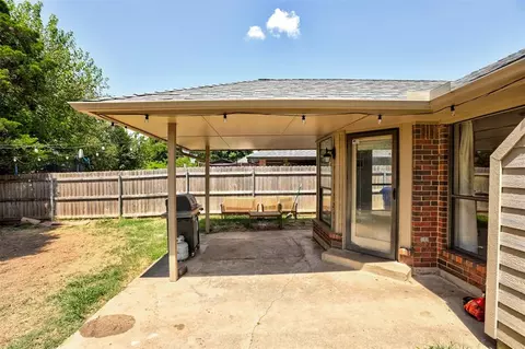 Exterior - 418 Edwards Dr, Norman, OK 73072 photo 4 of 7