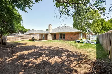 Exterior - 418 Edwards Dr, Norman, OK 73072 photo 6 of 7