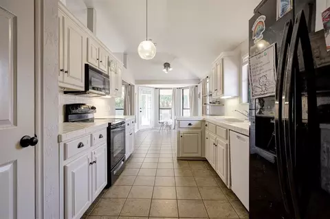 Kitchen - 418 Edwards Dr, Norman, OK 73072 photo 3 of 4