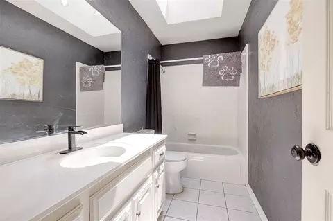 Bath - 418 Edwards Dr, Norman, OK 73072 photo 5 of 5