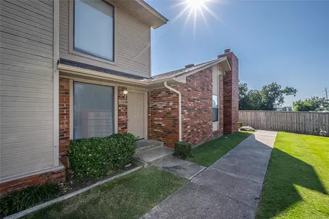 1225 Sequoyah Pl #D, Edmond, OK 73003