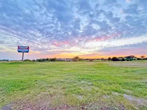 700 W 1100frontage Rd, Okemah, OK 74859