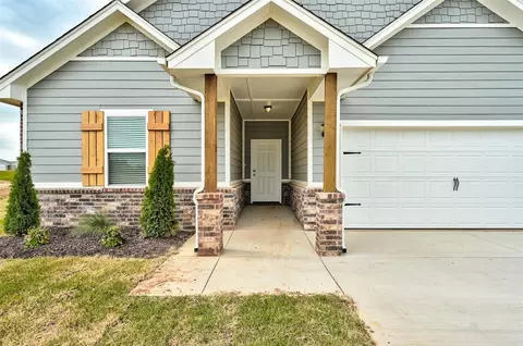 704 Cumberland Dr, Guthrie, OK 73044