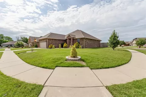 10816 NW 118th Pl, Yukon, OK 73099