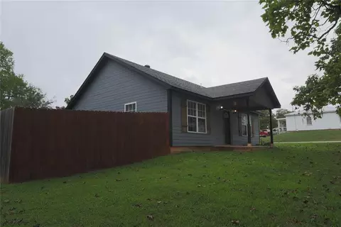 Exterior - 507 W Hinchley St, Mcloud, OK 74851 photo 2 of 4