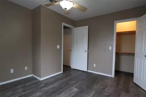 Bedroom - 507 W Hinchley St, Mcloud, OK 74851 photo 2 of 2