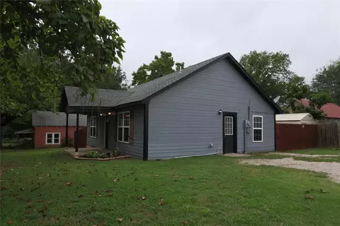 Exterior - 507 W Hinchley St, Mcloud, OK 74851 photo 3 of 4