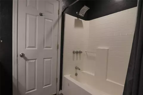 Bath - 507 W Hinchley St, Mcloud, OK 74851 photo 3 of 3
