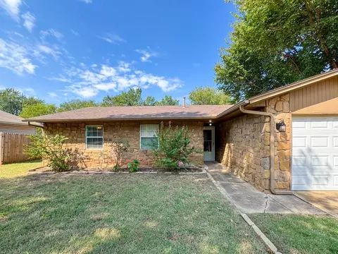1900 Twin Tree Dr, Norman, OK 73071 photo 2