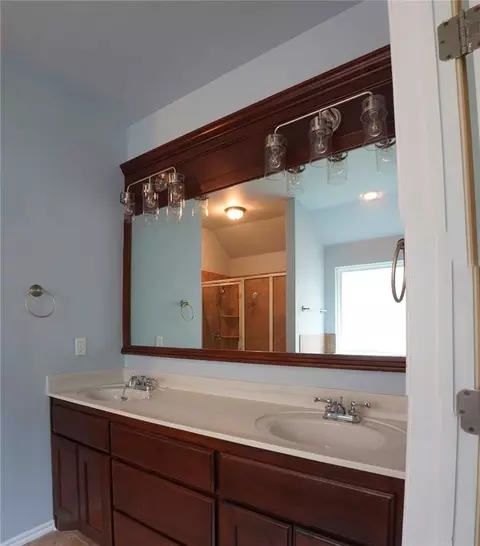 Bath - 600 Sally Ct, Moore, OK 73160 photo 1 of 3