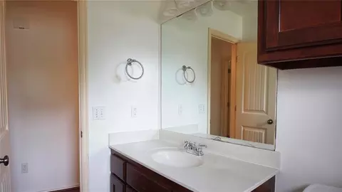 Bath - 600 Sally Ct, Moore, OK 73160 photo 3 of 3