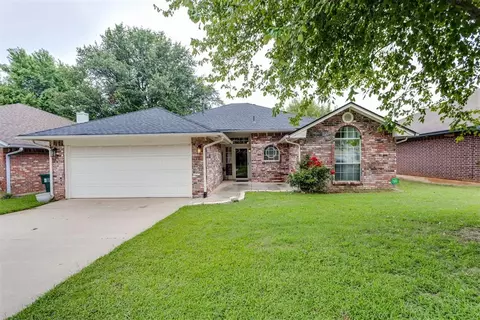 609 Goshawk Dr, Norman, OK 73072