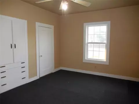 Bedroom - 401 S 4th St Cor, Davis, OK 73030 photo 1 of 5