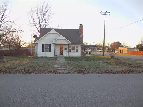 401 S 4th St Cor, Davis, OK 73030
