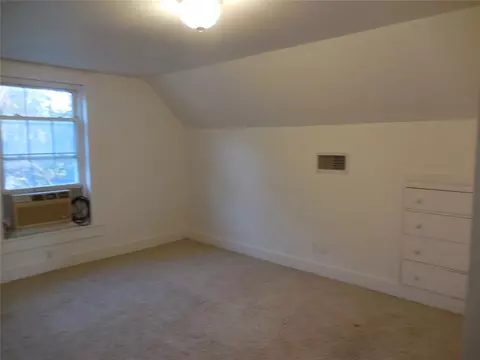 Bedroom - 401 S 4th St Cor, Davis, OK 73030 photo 4 of 5